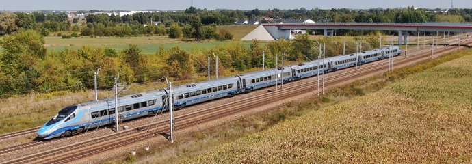 Pendolino na Centralnej Magistrali Kolejowej. fot. Artur Lewandowski Paweł Mieszkowski