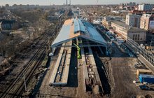 Hala peronowa w stacji Bytom widziana z lotu ptaka, prace prowadzone przy budowie stacji, fot. Szymon Grochowski (1)