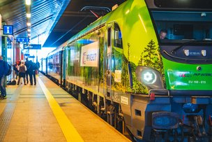 Skład Connecting Europe Experess podczas postoju na stacji Kraków Główny