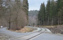 Nowa nawierzchnia na jednym z przejazdów kolejowych między Polanicą- Zdrojem a Dusznikami-Zdrojem. Fot. M. Pabiańska Styczeń 2025
