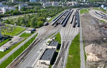 Nastawnia i pociągi towarowe w Gdyni. Fot. Damian Strzemkowski PLK