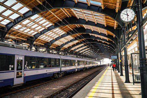 Zmiana czasu na zimowy a kursowanie pociągów