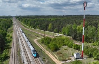 Maszt GSM-R na linii nr 4 fot. Paweł Mieszkowski