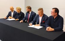 Uczestnicy podpisania porozumienia między PLK a Portem Gdańsk. fot. Przemysław Zieliński PLK 1