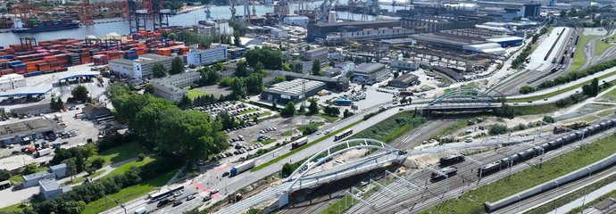 Widok z góry na nowy wiadukt kolejowy na stacji Gdynia Port, fot. Tomasz Kuźma, PLK SA 3