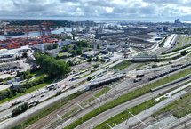 Widok z góry na nowy wiadukt kolejowy na stacji Gdynia Port, fot. Tomasz Kuźma, PLK SA 3