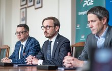 Przedstawiciele PLK SA i PGE EK podpisują porozumienia, fot. PGE EK (2)