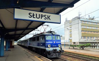 Pociąg przy peronie stacja Słupsk. Fot. Przemysław Zieliński PLK