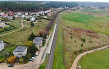 Przystanek Kiełpino Kartuskie na linii kolejowej nr 201 z lotu ptaka. fot. Szymon Danielek PLK