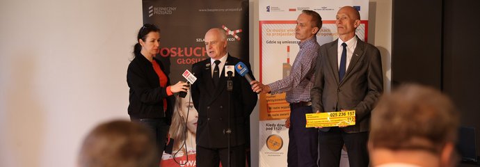 Warsztaty OSK w Tarnobrzegu Dyrektor Biura Bezpieczeństwa PLK udziela wywiadu fot. Mariusz Dyszlewski