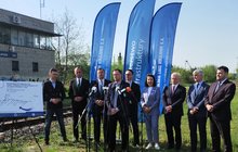 Łomża - przemawia członek Zarządu PLK SA Marcin Mochocki fot Tomasz Łotowski PKP Polskie Linie Kolejowe SA
