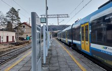 Stacja Sól, pociąg przy peronie, fot. Katarzyna Głowacka