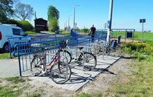 Stojaki rowerowe na przystanku Wrocławki. fot. Przemysław Mrugała PKP PLK