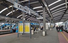 Stacja Katowice, pociąg przy peronie, fot. Katarzyna Głowacka 2