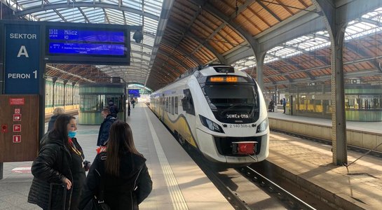 Pociąg KD przy peronie na stacji Wrocław Główny relacji Wrocław - Milicz. Fot. Rafał Sterczyński