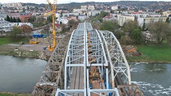 Most kolejowy w Przemyślu - nowa konstrukcja między zabytkowymi elementami obiektu, fot. Tomasz Warszewski 