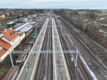 Widok z góry na stację Kętrzyn. fot. Damian Strzemkowski PLK