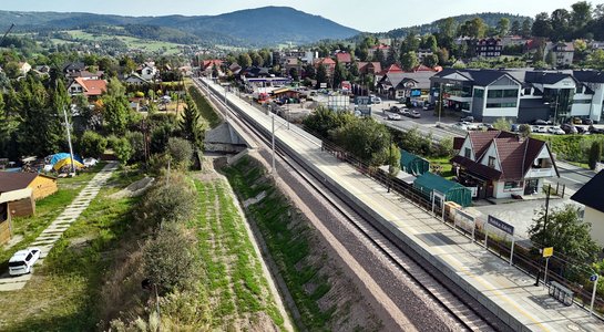 Zmodernizowany przystanek kolejowy Rabka-Zdrój, widok z lotu ptaka, fot. Piotr Hamarnik (1)