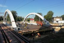 Budowa wiaduktu w Mikołowie, montowanie konstrukcji w formie łuku, fot. Sebastian Szlachta (1)