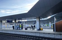 Pasażerowie na peronie na stacji Warszawa Zachodnia - fot. Anna Znajewska-Pawluk