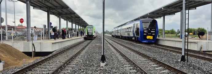 Stacja Łomża Pociągi stoją przy peronach stacji Łomża fot. Tomasz Łotowski