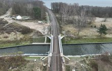 Most nad Kanałem Niegocińskim Widok z góry na most nad Kanałem Niegocińskim. fot. Damian Strzemkowski PLK
