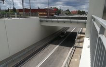 widok z góry na tunel drogowy pod torami w Rawiczu ul. Piłsudskiego, fot. Radosław Śledziński
