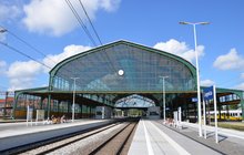 Stacja Legnica z przebudowanymi peronami. Fot. M. Pabiańska
