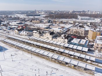 Widok z góry na całą stację Lublin Główny. 