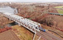 Most na Wiśle w Goczałkowicach-Zdroju, pociąg na obiekcie, fot. Krzysztof Ścigała