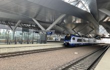 Pociąg przy peronie na stacji Warszawa Zachodnia; fot. Anna Znajewska-Pawluk