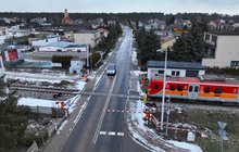 Widok z góry na zmodernizowany przejazd kolejowo-drogowy w Odolionie. fot. Paweł Mieszkowski PLK