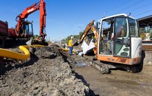 Maszyny pracują w stacji Zawiercie, gdzie powstanie nowy peron, fot. Szymon Grochowski