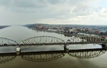 Most przez Wisłę w Grudziądzu z lotu ptaka. fot. Szymon Danielek PKP PLK (1)