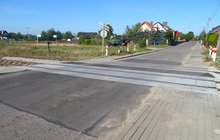 Przejazd kolejowo-drogowy z nową nawierzchnią w Wielbarku, ul. Nowowiejskiego. fot. Andrzej Puzewicz PLK