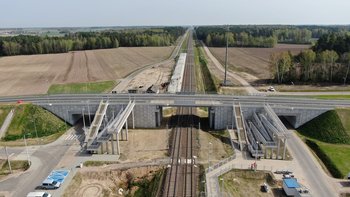 Dąbrowa Kity widok na wiadukt kolejowy i peronfot. Paweł Mieszkowski_PKP_PLK