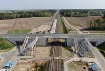 Dąbrowa Kity widok na wiadukt kolejowy i peronfot. Paweł Mieszkowski_PKP_PLK