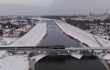 Most kolejowy z pociągiem na linii 132 w Opolu - fot. Krzysztof Ścigała