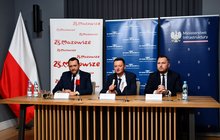 Przedstawiciele Urzędu Marszałkowskiego Województwa Maz. oraz PLK SA wypowiadają się na briefingu prasowym, fot. Natalia Brzostek-Pacan