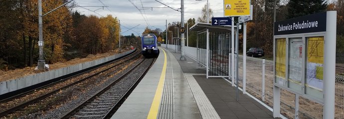 Przystanek Żakowice Południowe, pociąg, peron, tory fot. Rafał Wilgusiak PLK SA