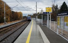 Przystanek Żakowice Południowe, pociąg, peron, tory fot. Rafał Wilgusiak PLK SA