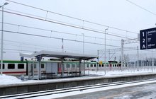 Przystanek Białystok Zielone Wzgórza - pociąg stoi przy peronie, fot Tomasz Łotowski PKP Polskie Linie Kolejowe SA