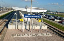 Widok na stację i peron Jasionka Lotnisko