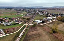 Maszyna do potokowej wymiany nawierzchni kolejowej pracuje przy lk 73, fot. Piotr Hamarnik (2)