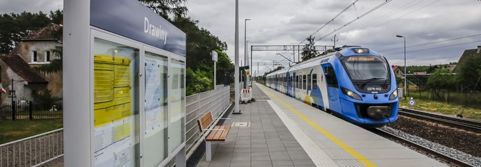 Pociąg przy nowym peronie na przystanku Drawiny_fot. Łukasz Bryłowski (2)