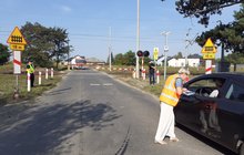 Akcja ulotkowa na przejeździe kolejowo-drogowym w Piotrkowie Trybunalskim fot. Rafał Wilgusiak