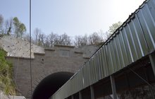 Portal tunelu od strony zachodniej (Wojanowa). Fot. M. Pabiańśka
