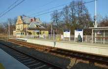 Stacja Sławków, podróżna na nowym peronie czeka na pociąg, fot. Katarzyna Głowacka