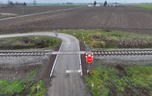 Widok z góry na wyremontowany przejazd kolejowo-drogowy na szlaku Rypin-Brodnica. fot. Paweł Mieszkowski PLK (3)