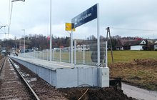 Przystanek Skawa Środkowa na l. nr 98 Sucha Beskidzka - Chabowka, nowy peron, fot. Franciszek Homoncik